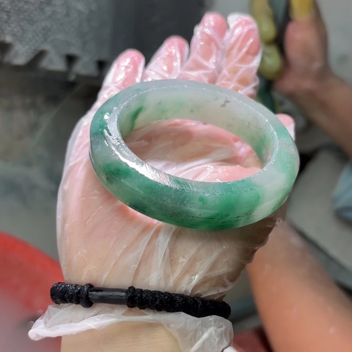 石***麻石英质玉（非洲翠）手镯未镶嵌定制