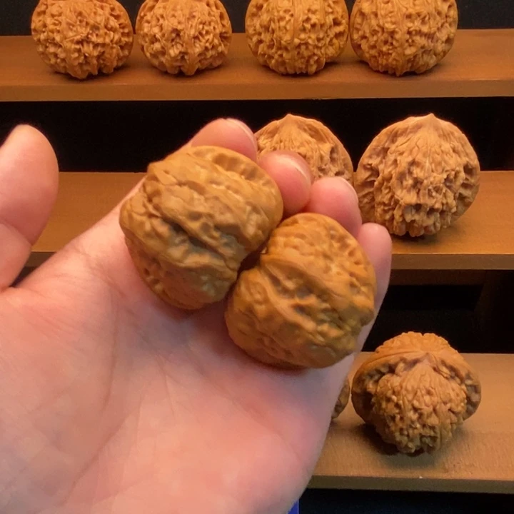 文玩核桃把件蛤蟆头（40尺寸）