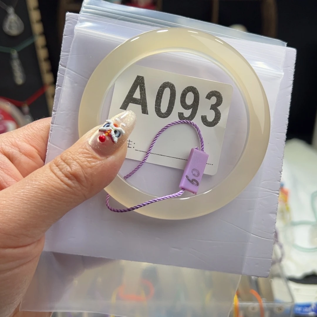 玛瑙/玉髓手镯未镶嵌杨****?