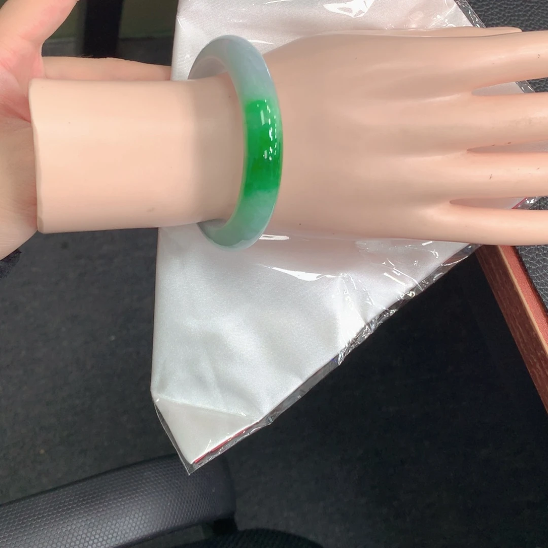 翡翠未镶嵌手镯翡翠