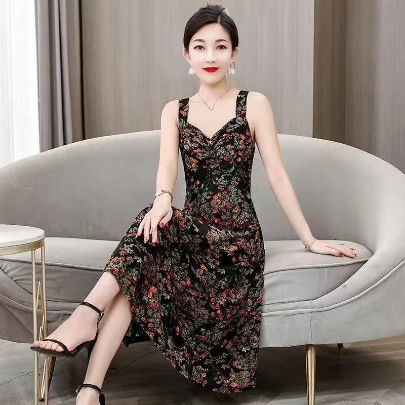 夏季新款时尚复古吊带连衣裙洋气减龄妈妈装遮肚显瘦碎花中长裙