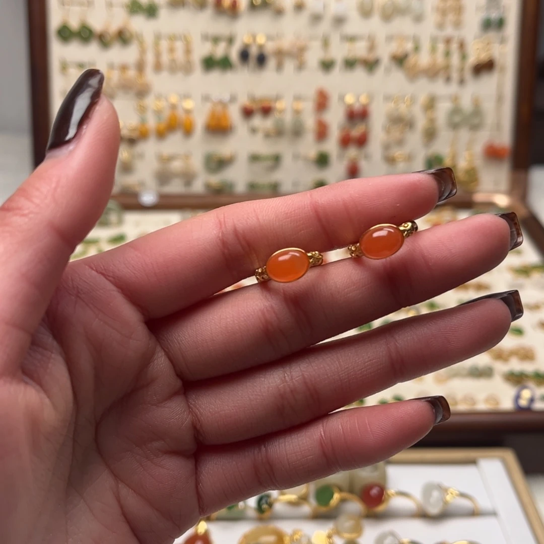 和田玉未镶嵌耳饰