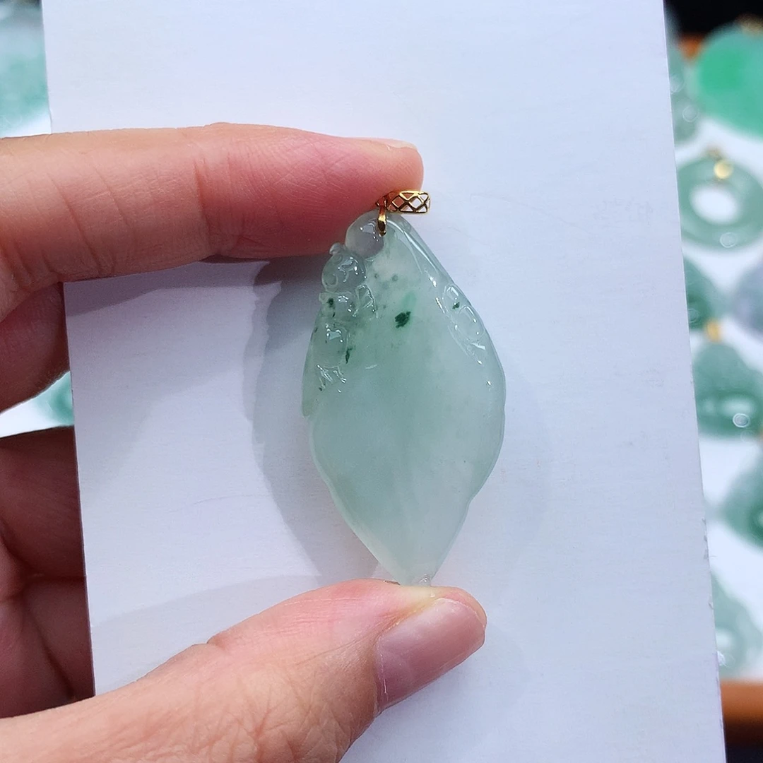 翡翠18K金镶嵌颈饰翡翠吊坠