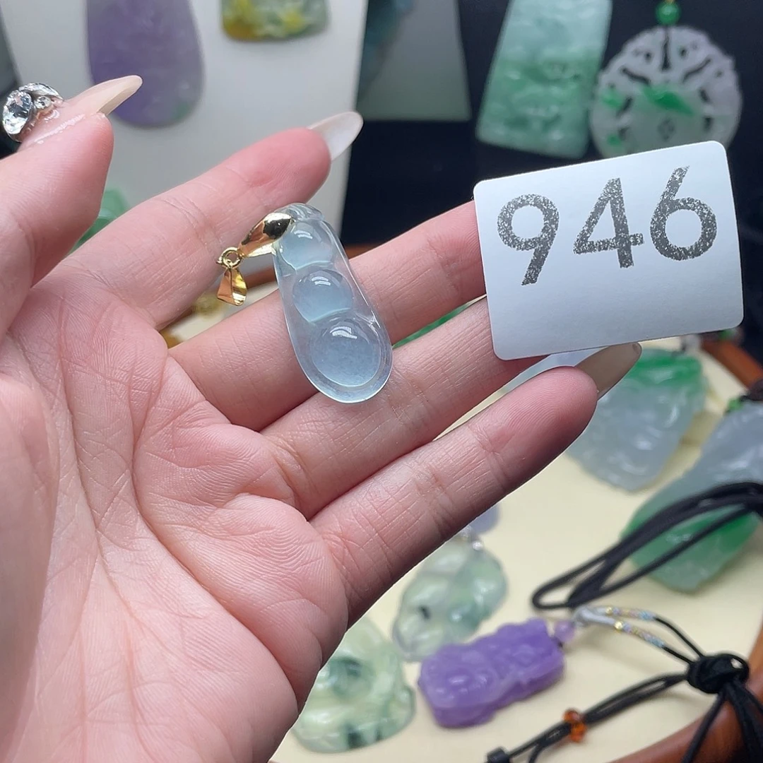 翡翠未镶嵌吊坠(赠链)