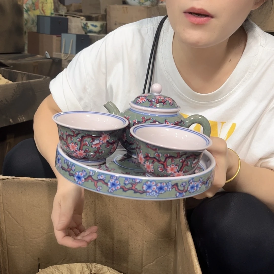摆件////景德镇陶瓷器。红。