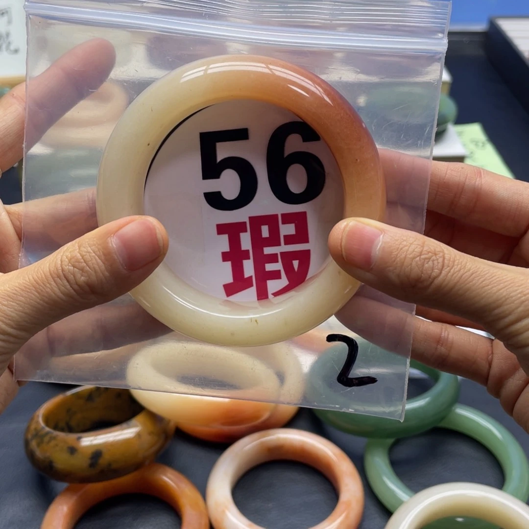 未镶嵌手镯石英质玉