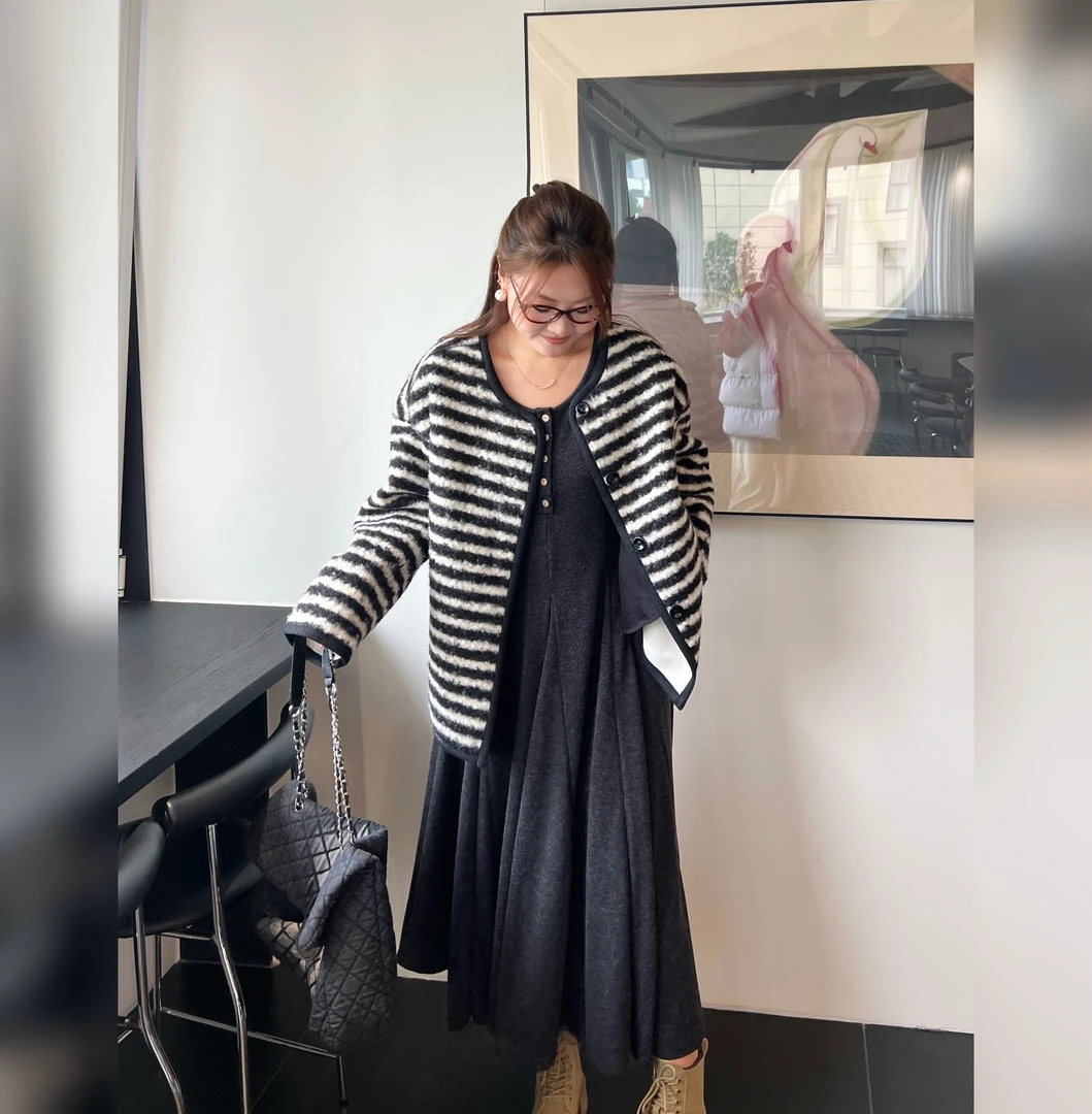 【大源美树】秋季新款胖mm大码女装圆领条纹撞色毛毛外套-9066