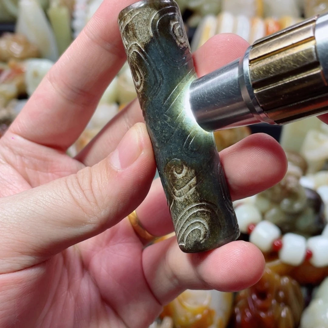 和田玉未镶嵌把件