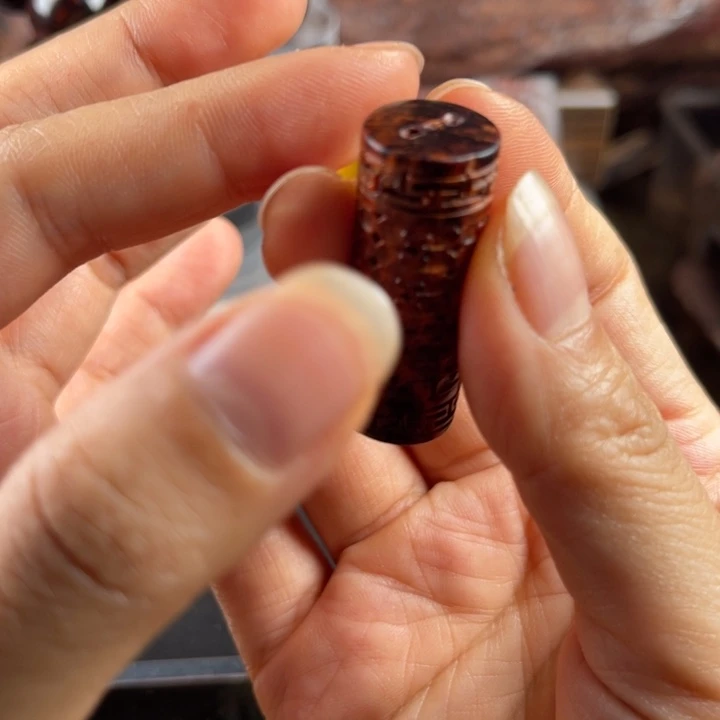 觀***的无事牌降真香红降吊坠一个