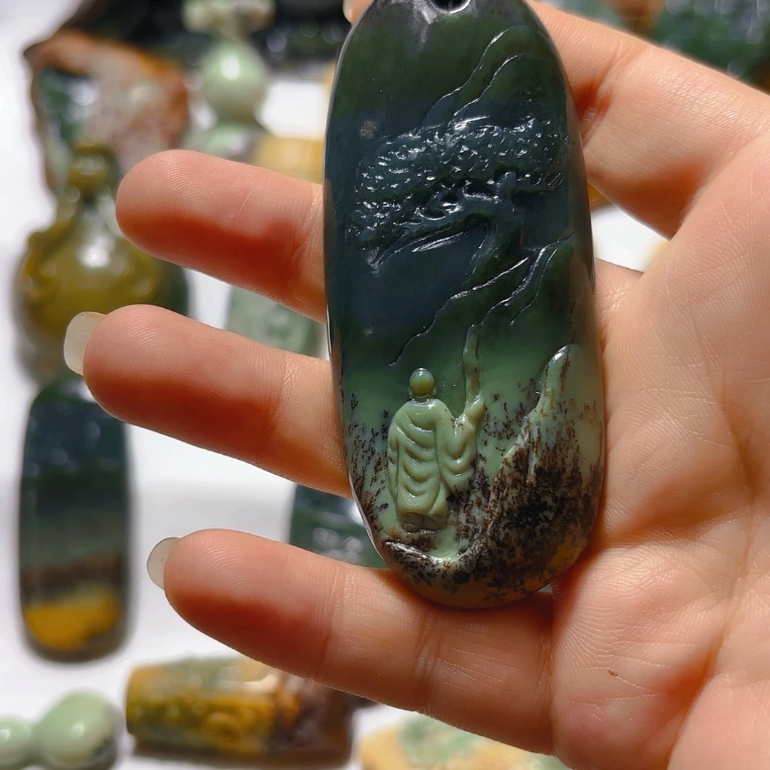 岫岩河磨玉（透闪石质玉）未镶嵌挂件天**淡