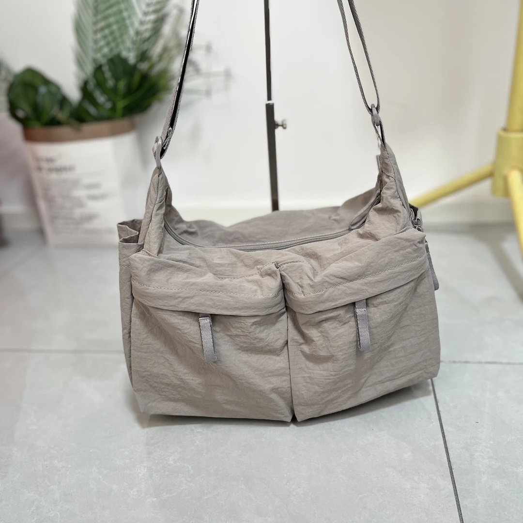 斜挎包单肩包大容量多口袋休闲运动挎包旅行斜挎包工装包