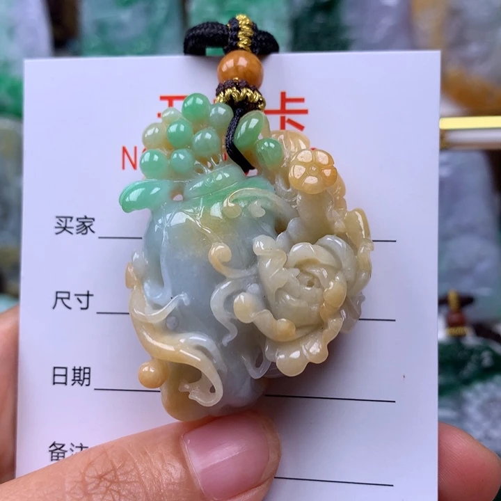 翡翠未镶嵌颈饰吊坠