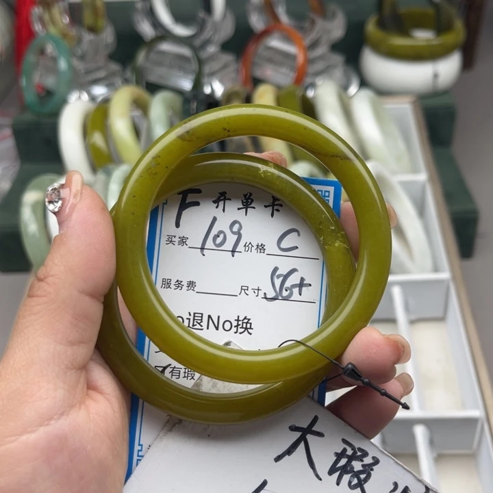 蛇纹石玉未镶嵌手镯