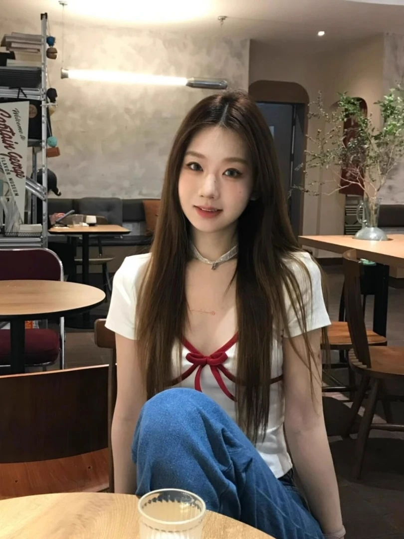 法式bm风纯欲v领短袖t恤女夏季小个子收腰温柔系凡尔赛辣妹短上衣