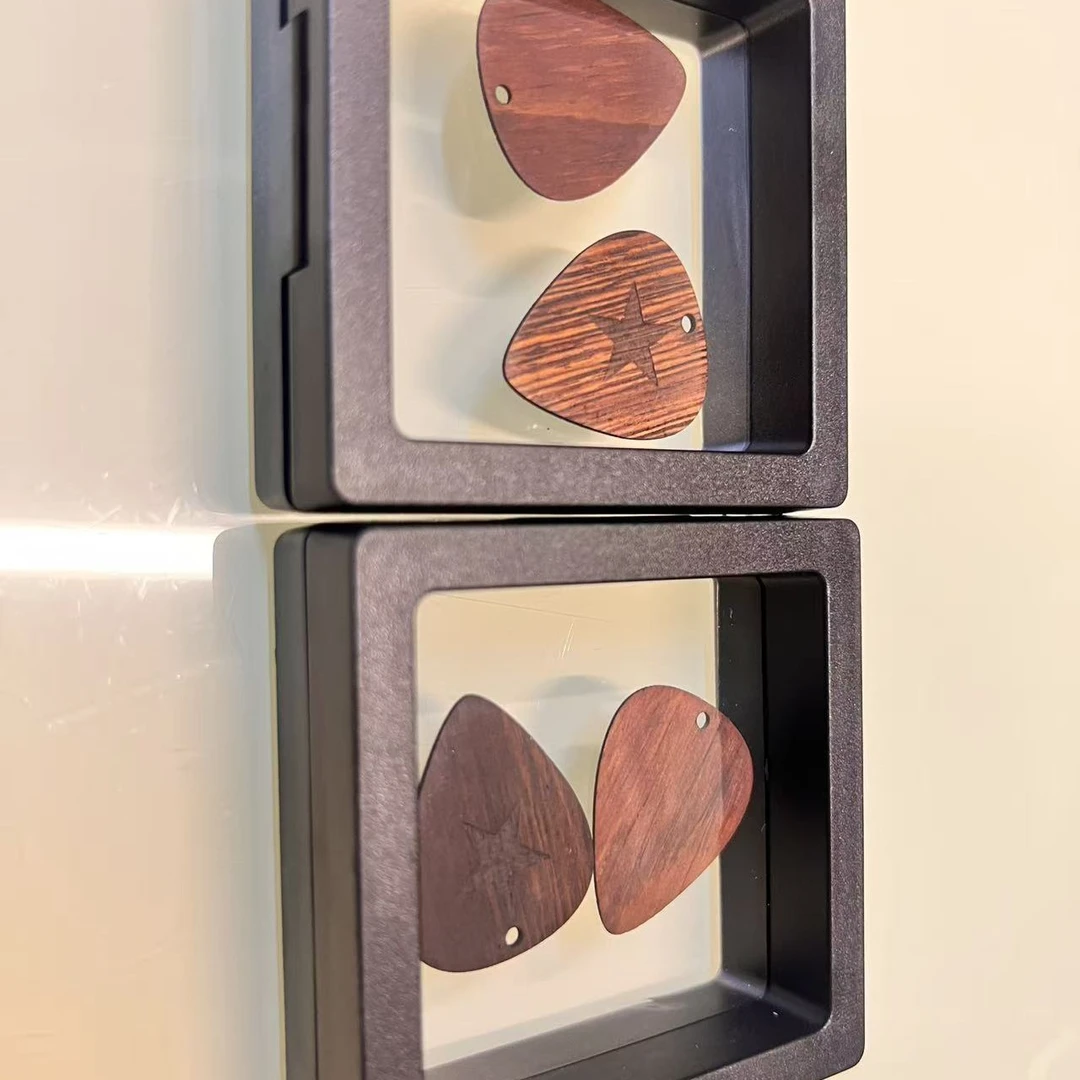 实木吉他拨片随机发货木料作礼物巴枚危玫可可随机一盒两片装