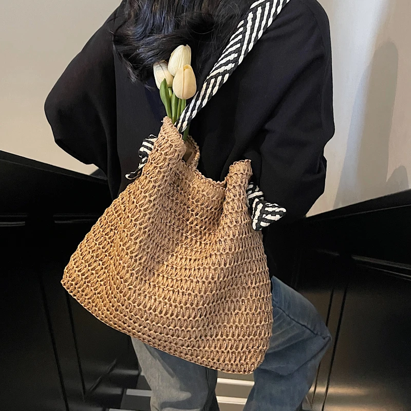 夏天海边沙滩度假草编包包女士2024新款通勤大容量单肩托特水桶包