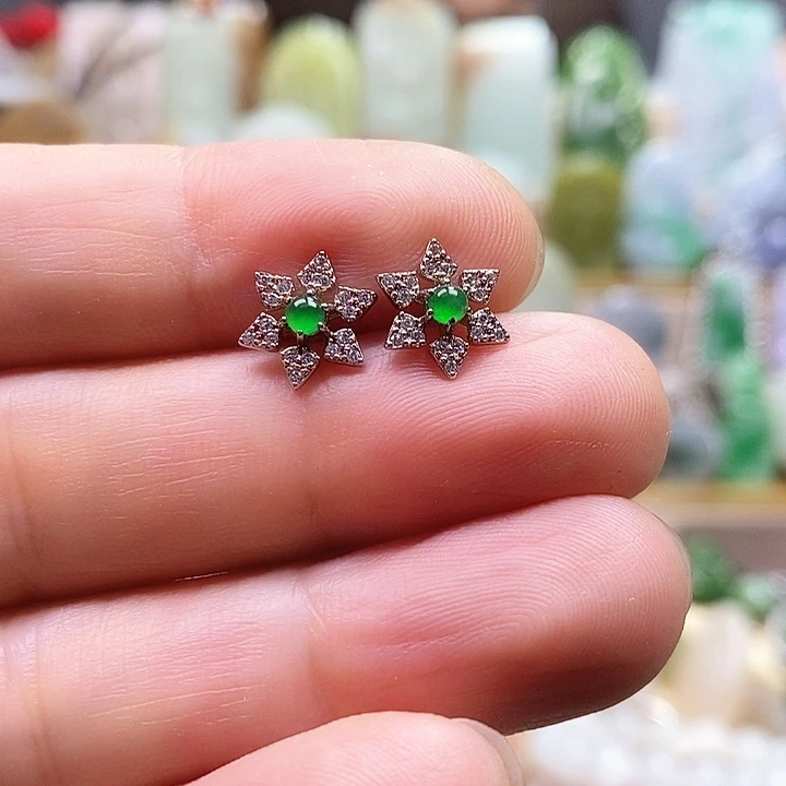 翡翠耳饰未镶嵌翡翠