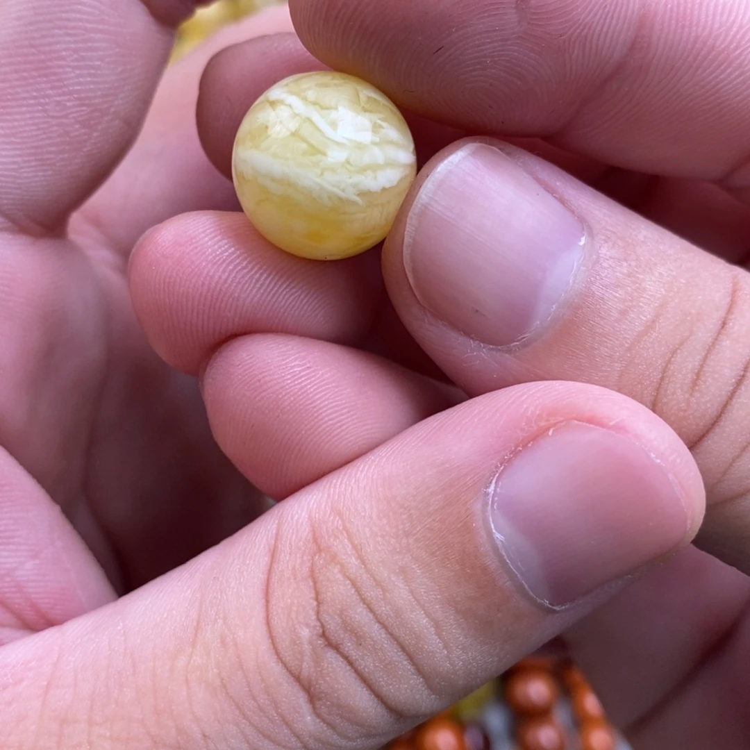 王***浩未镶嵌蜜蜡裸石配饰