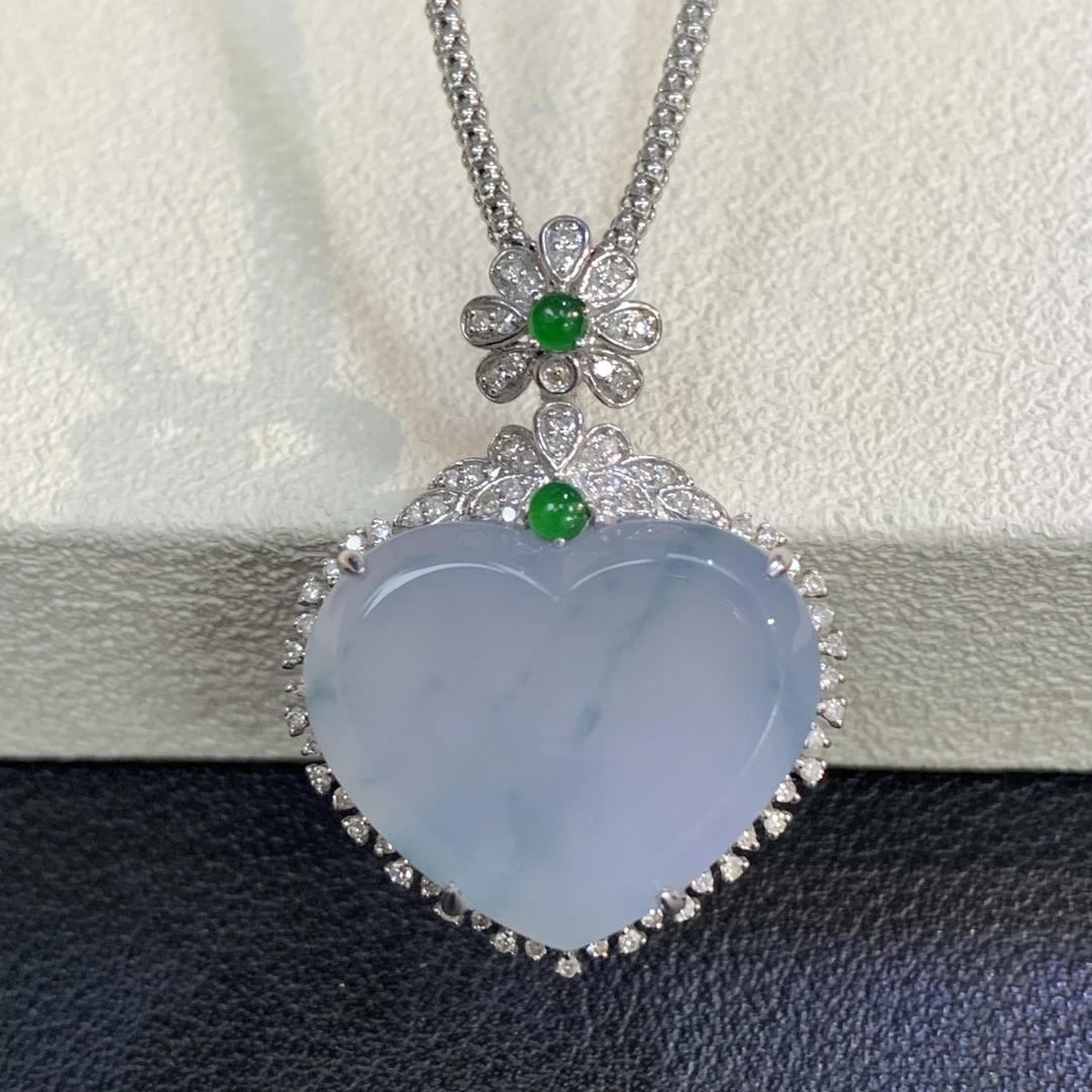 附自然光视频冰紫飘花爱心翡翠玉石吊坠18k豪镶设计款缅A