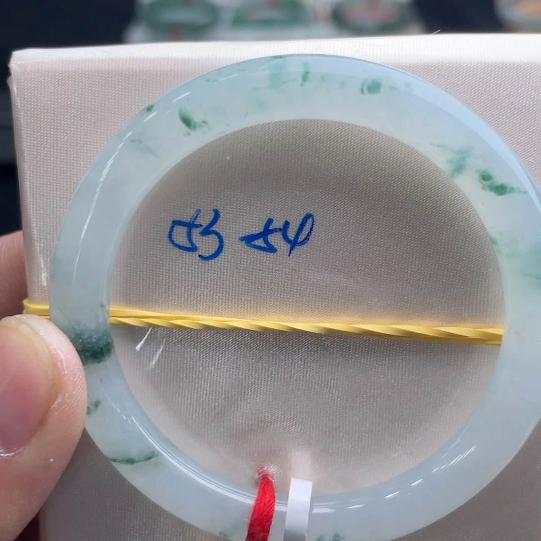 翡翠手镯未镶嵌翡翠手镯