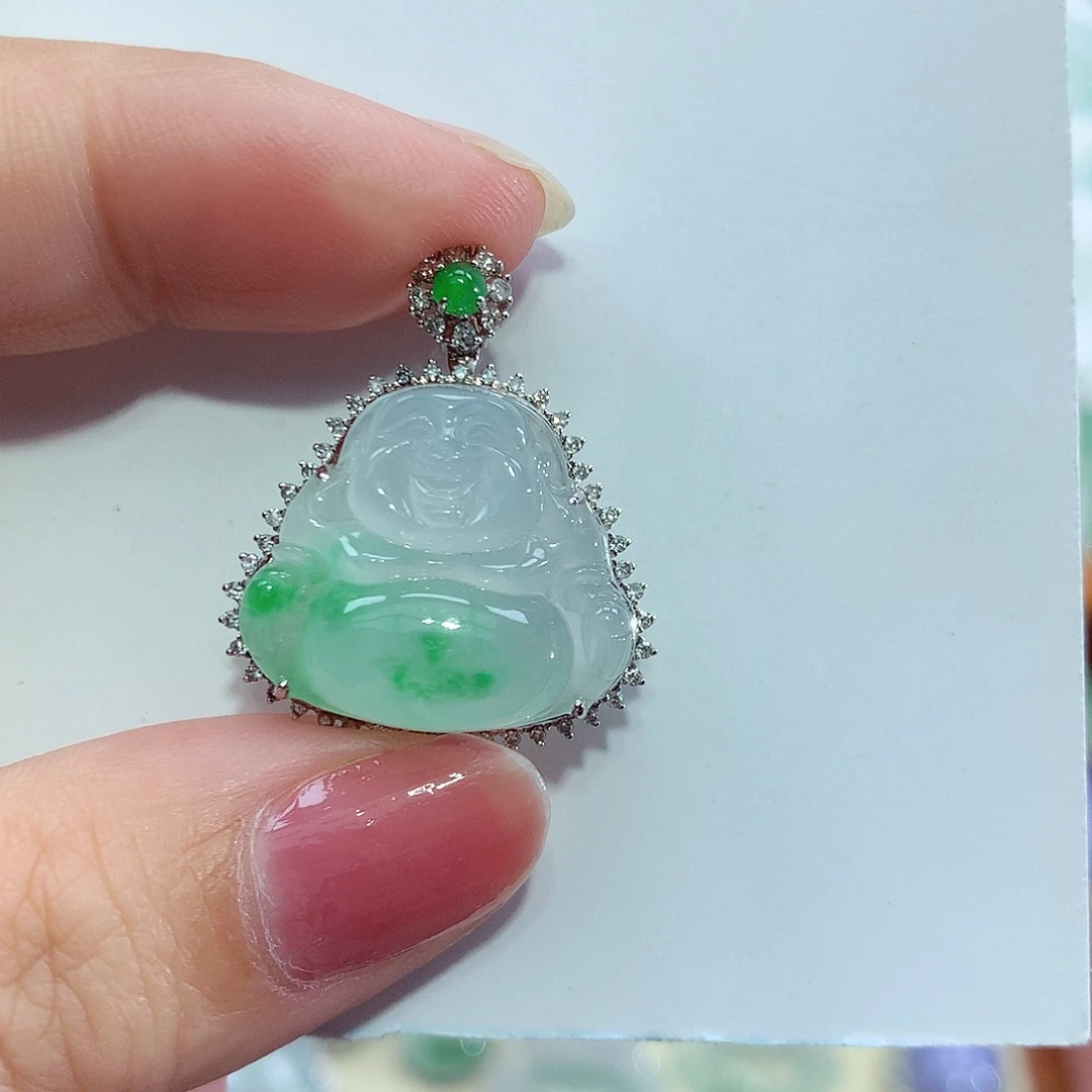 翡翠18K金镶嵌颈饰佛