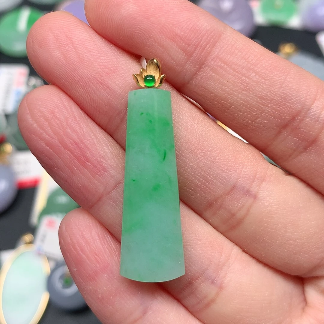 颈饰18K金镶嵌翡翠翡翠吊坠