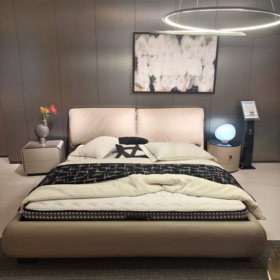 意式极简真皮实木软包大床