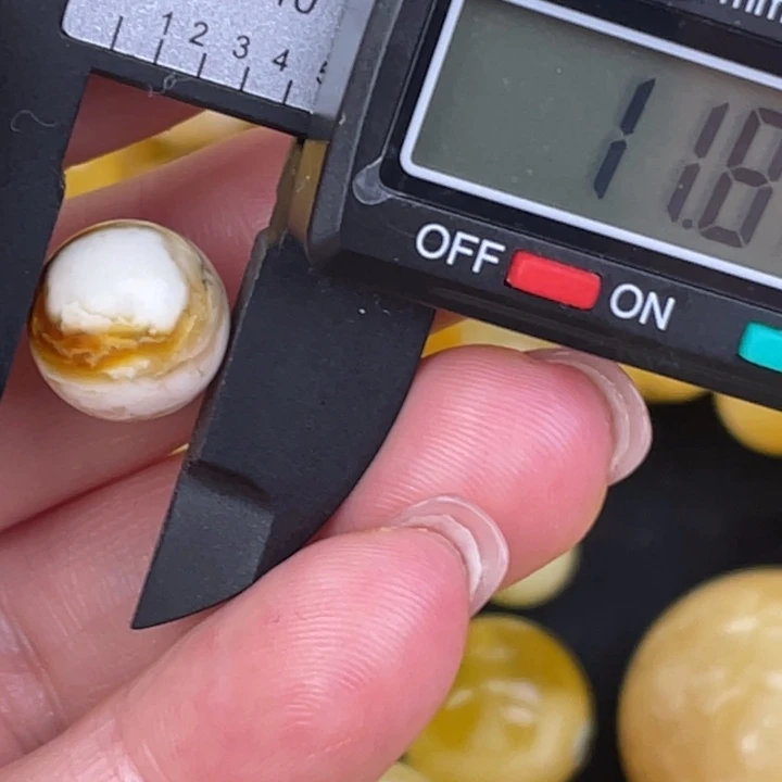 蜜蜡未镶嵌裸石微瑕150