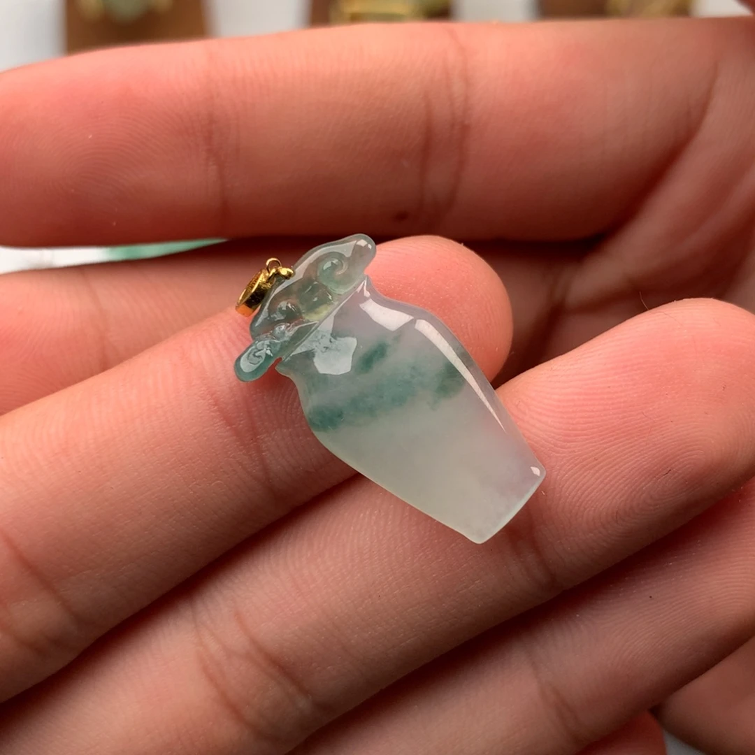 翡翠18K金镶嵌挂件