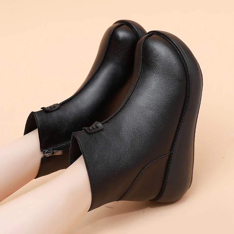 秋冬款新款女靴软皮短靴马丁靴厚底坡跟棉靴圆头