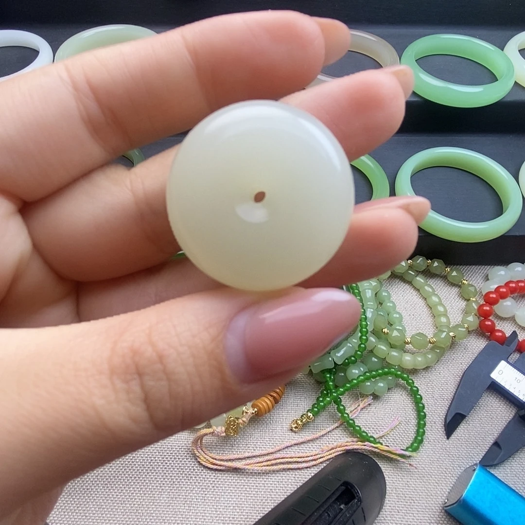 和田玉（糖玉）未镶嵌手镯