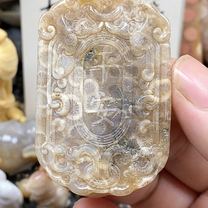 颈饰未镶嵌硅化珊瑚（珊瑚玉）有瑕