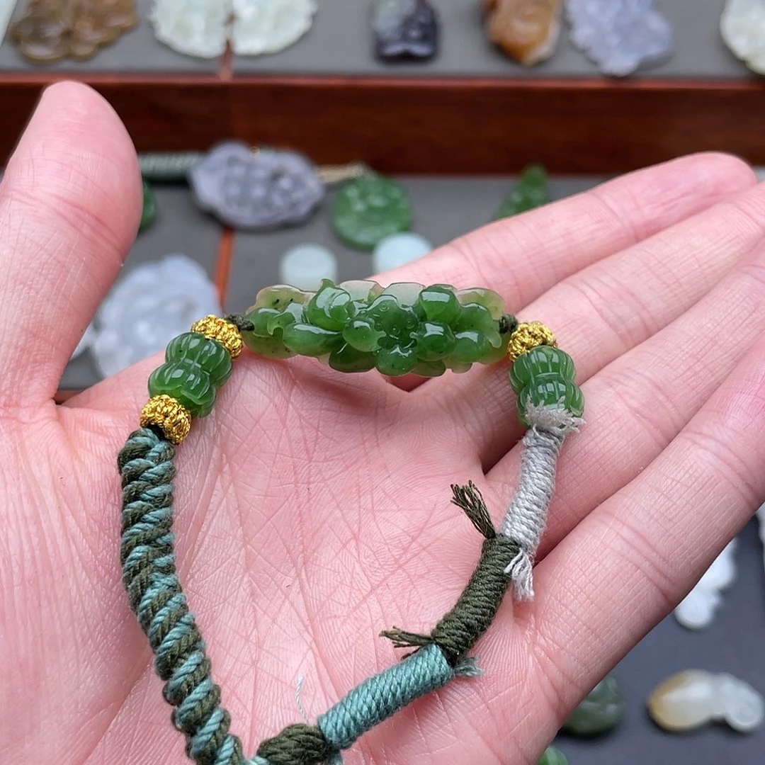 和田玉未镶嵌颈饰碧玉莲花手牌