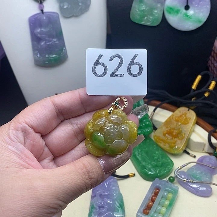 翡翠未镶嵌吊坠(赠链)