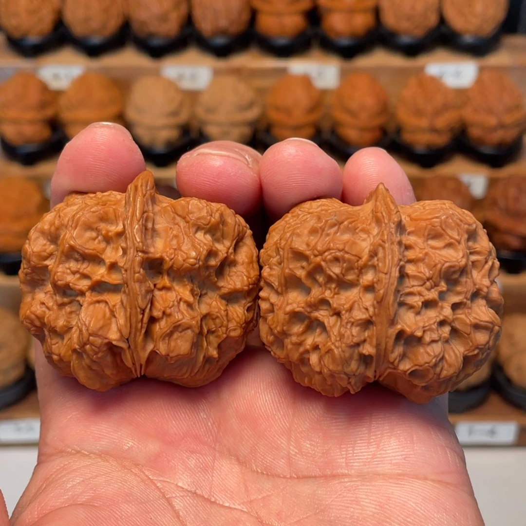 文玩核桃吊坠鬼脸蟾尊46尺