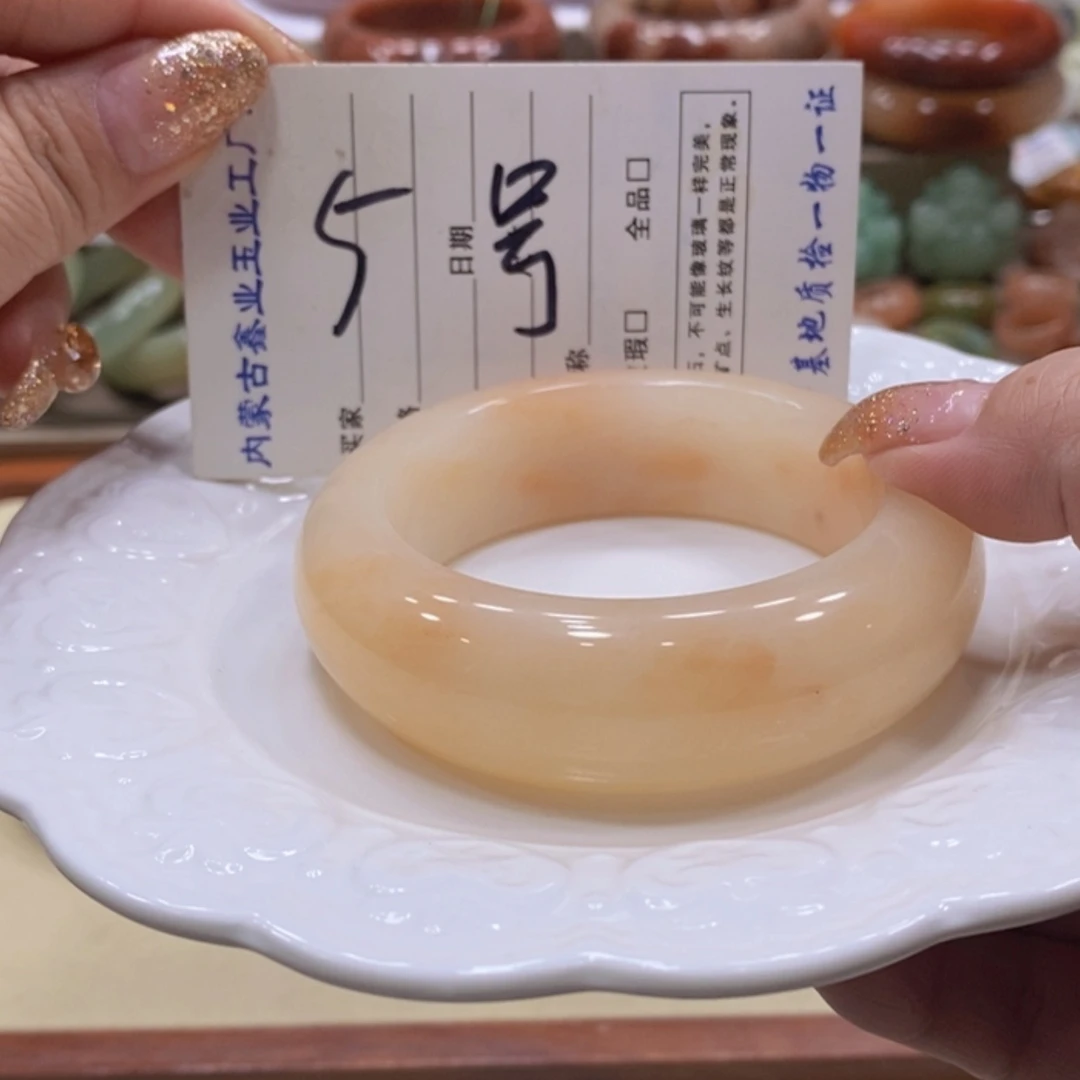 【闪购商品】未镶嵌手镯石英质玉