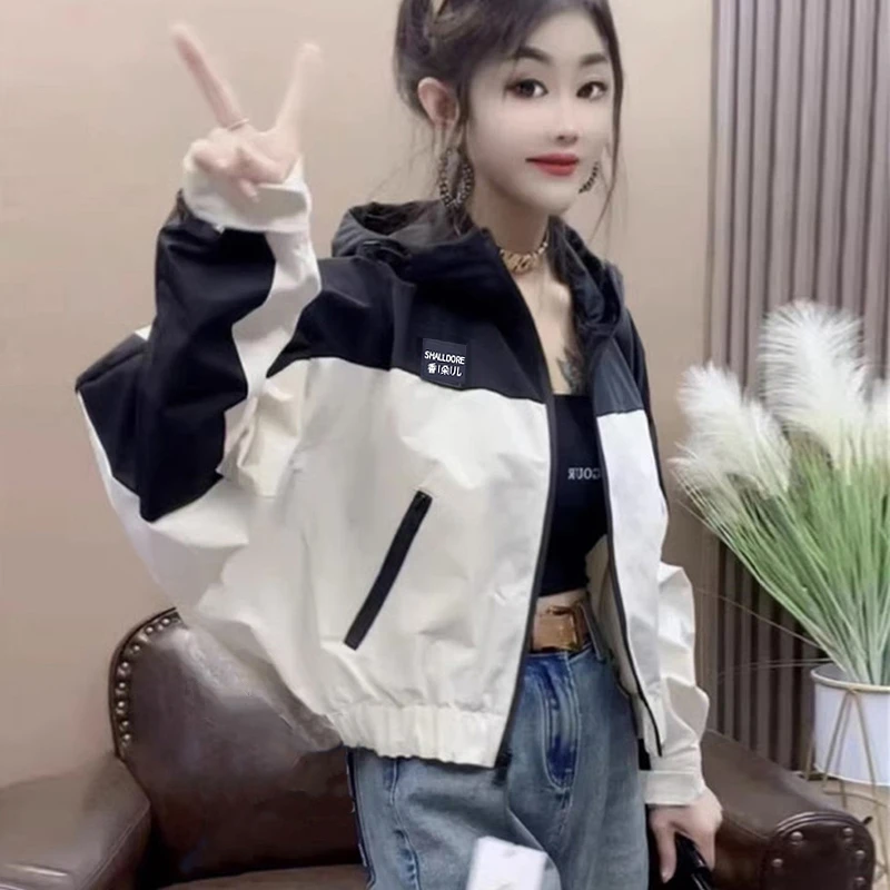 爆款洋气冲锋衣女士短外套2025春秋季新款小个子短款夹克上衣