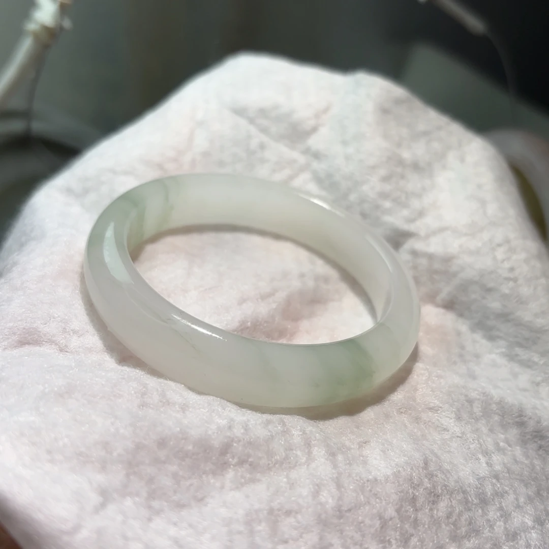 a***子石英质玉未镶嵌手镯