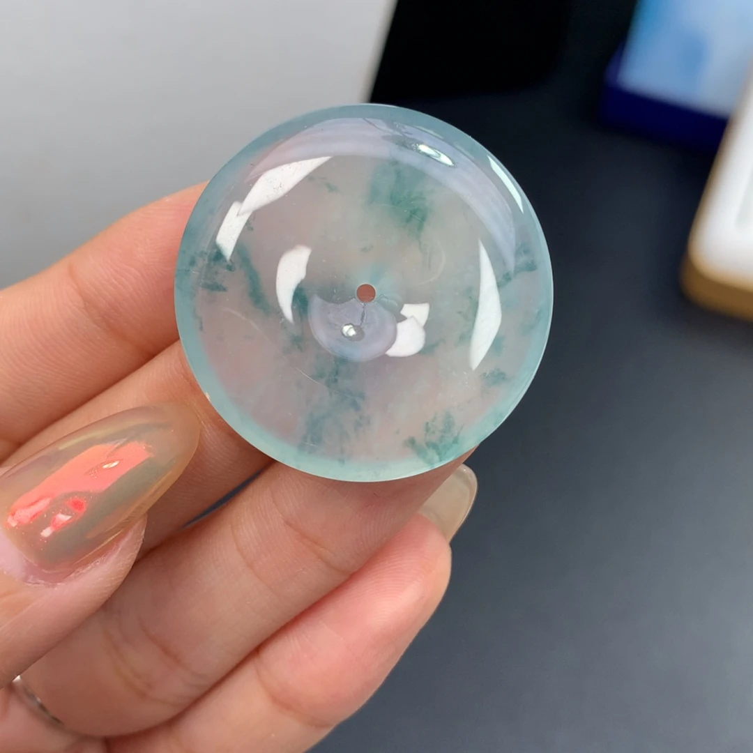 颈饰未镶嵌翡翠平安扣