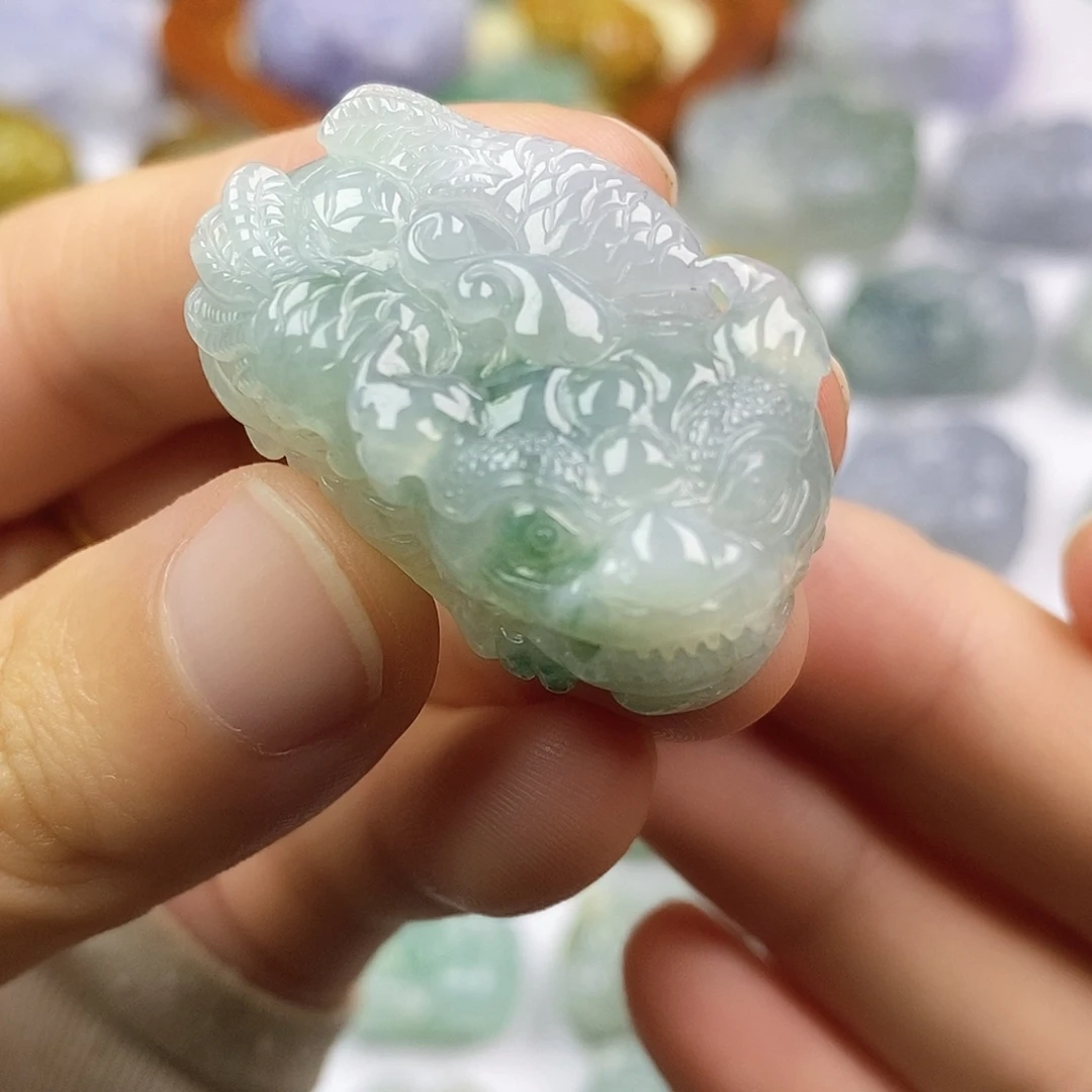 翡翠未镶嵌颈饰貔貅