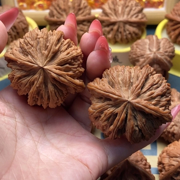 文玩核桃把件南疆石全品 四棱 50