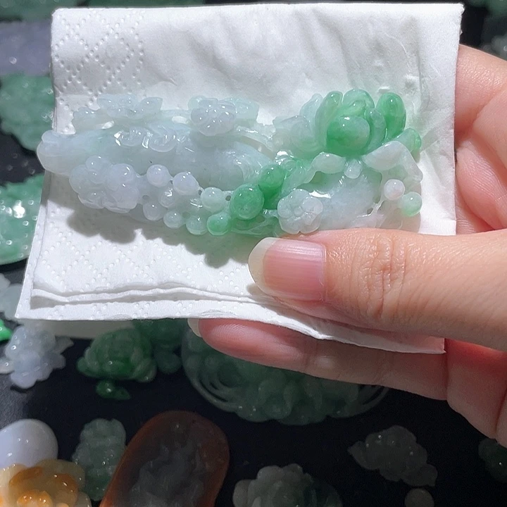 颈饰未镶嵌翡翠天