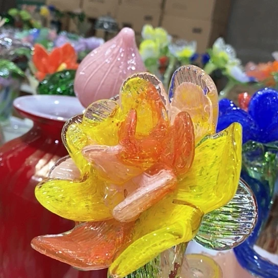 琉璃花瓶高45厘米宽9厘米