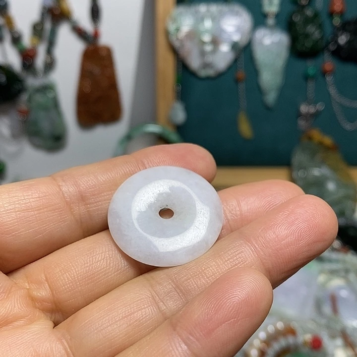 翡翠未镶嵌吊坠(赠链)