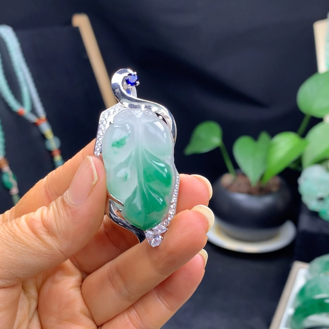 石英质玉未镶嵌颈饰