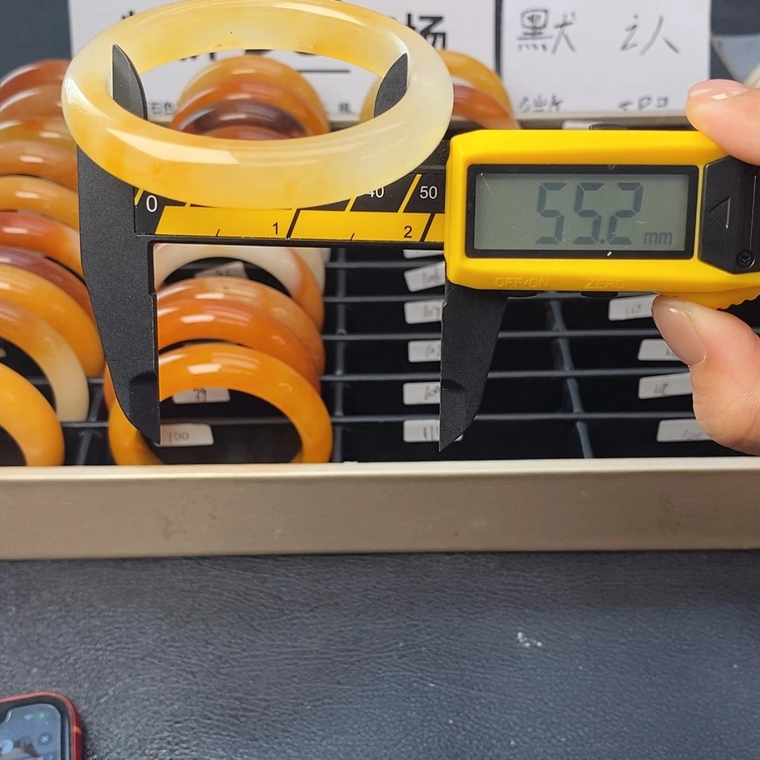 未镶嵌石英质玉（黄龙玉）手镯103号