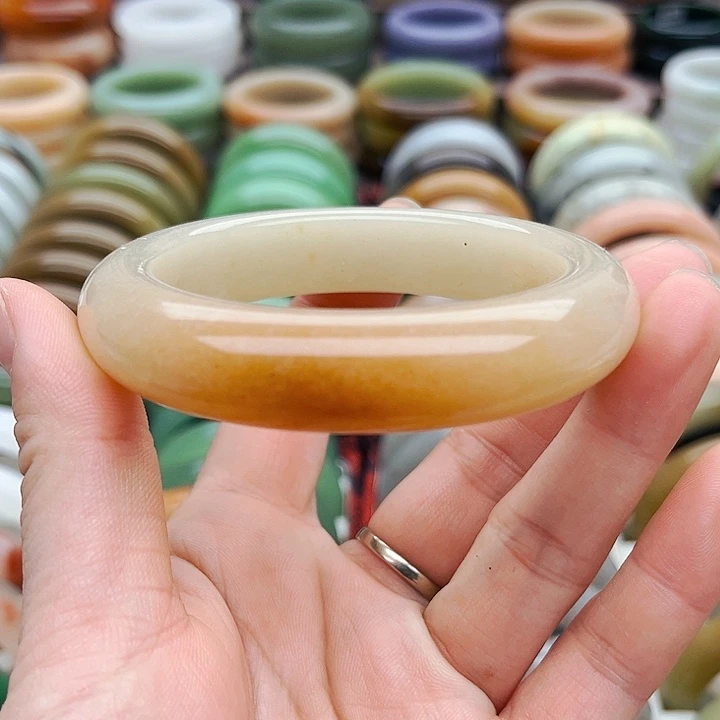 未镶嵌手镯（圆镯）石英质玉