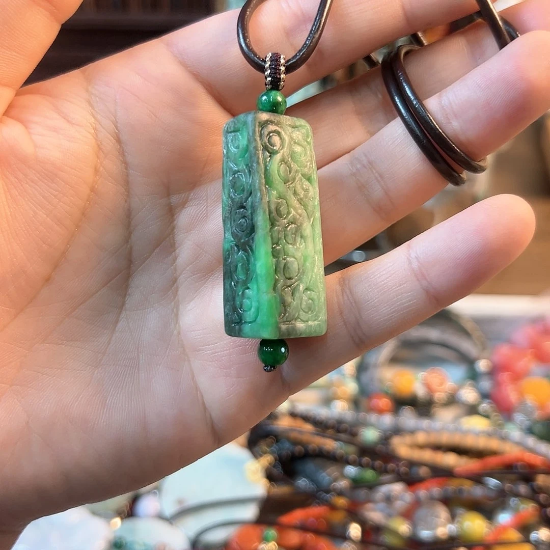 翡翠颈饰未镶嵌吊坠