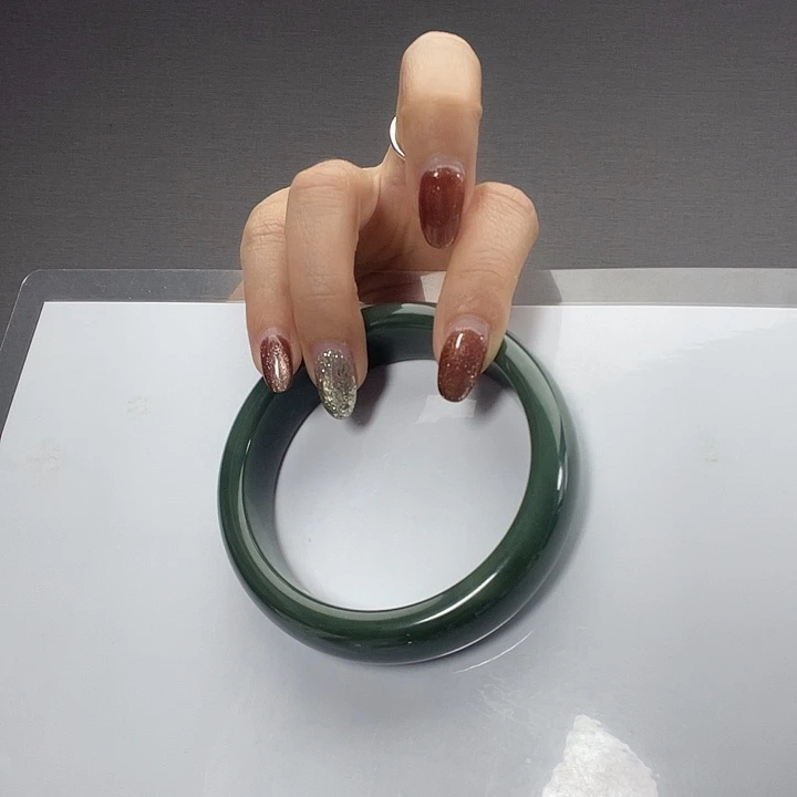 贤***y和田玉未镶嵌手镯