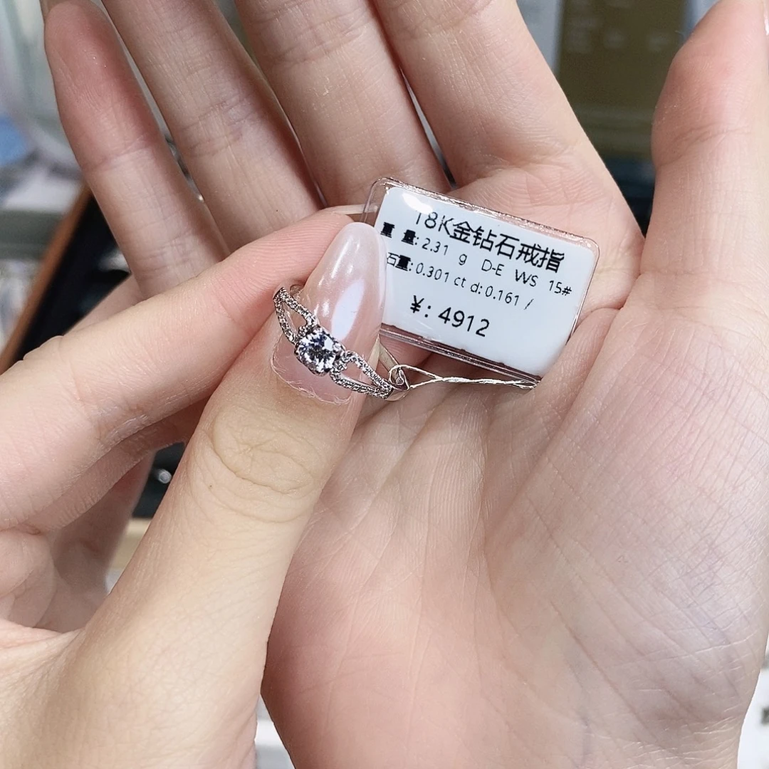 橘****18K金镶嵌戒指/指环钻石